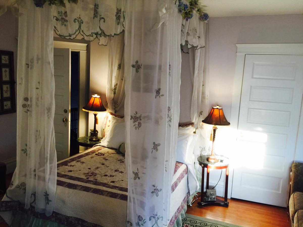 Scarlett House Victorian B & B Janesville Extérieur photo