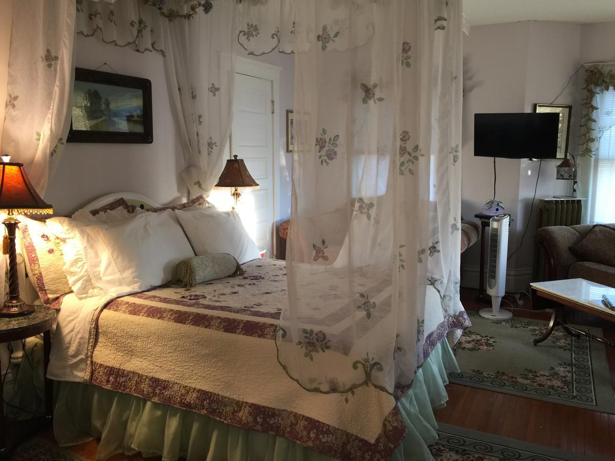 Scarlett House Victorian B & B Janesville Extérieur photo